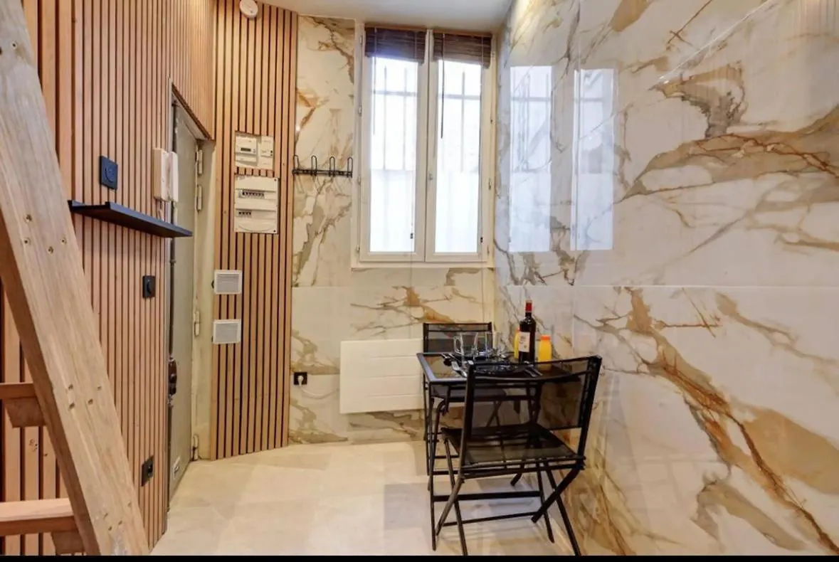 Cosy Room Inside Batignolles - L60 Paris France